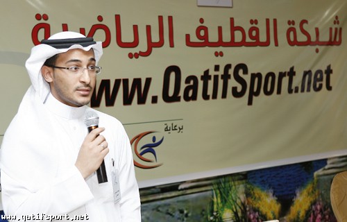 الزميل عبدالله العسكري خلال تقدميه لفقرات الحفل «تصوير: أ. أشرف السادة»