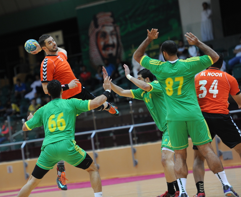 النور ينسحب من عربية اليد