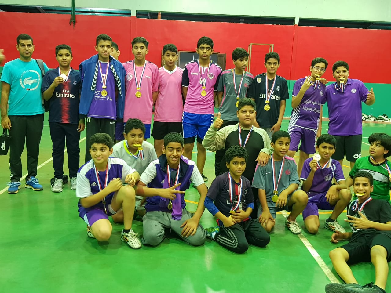 قبضة الهدى والنور تتوهج بالزعامة في براعم اليد