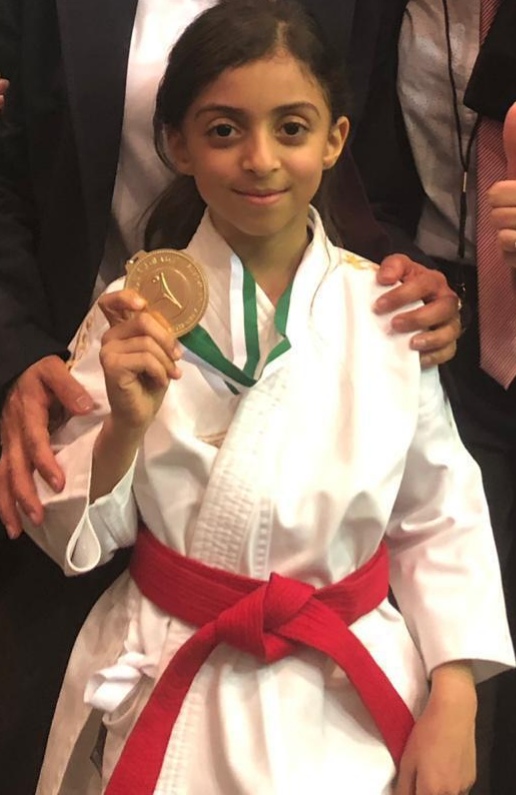 أول ميدالية ذهبية لبنت القطيف نورين الجشي في في بطولة الكاتا