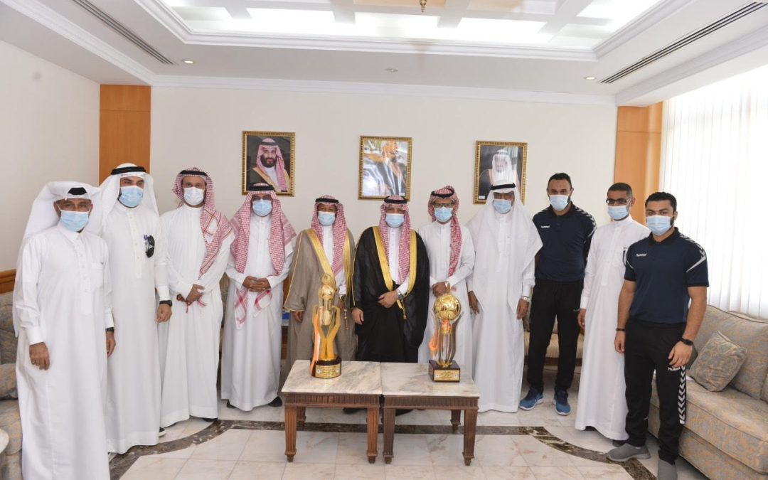 محافظ القطيف المكلف يستضيف نادي مضر ويشيد بإنجازاته