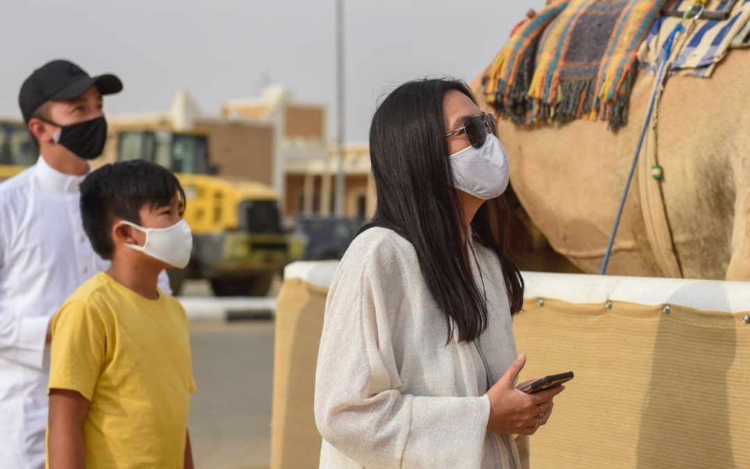 عائلات أجنبية تزور مهرجان ولي العهد للهجن