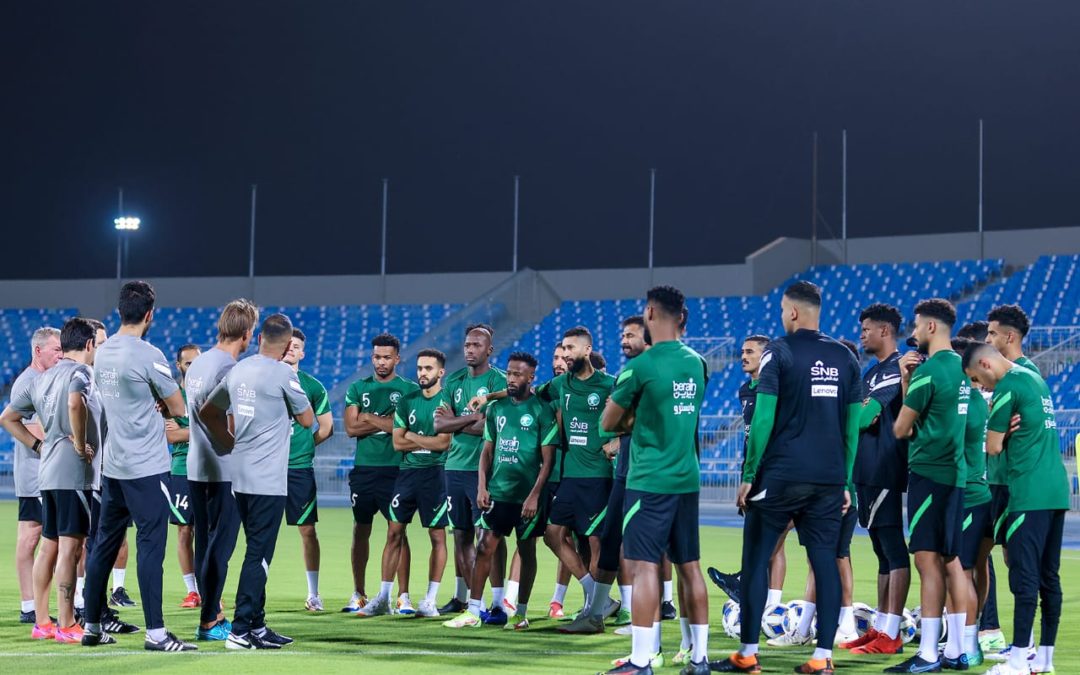 لاعبو الأخضر ينتظمون في معسكر الرياض ويبدؤون أول تمارينهم استعداداً لفيتنام