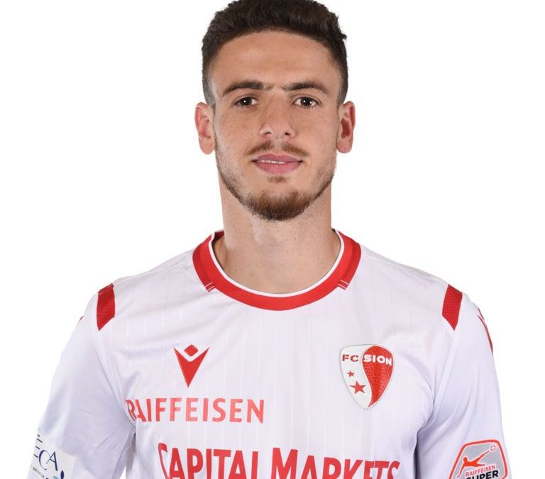 الاتفاق يتعاقد مع مدافع المنتخب الجزائري أيوب عبد اللاوي