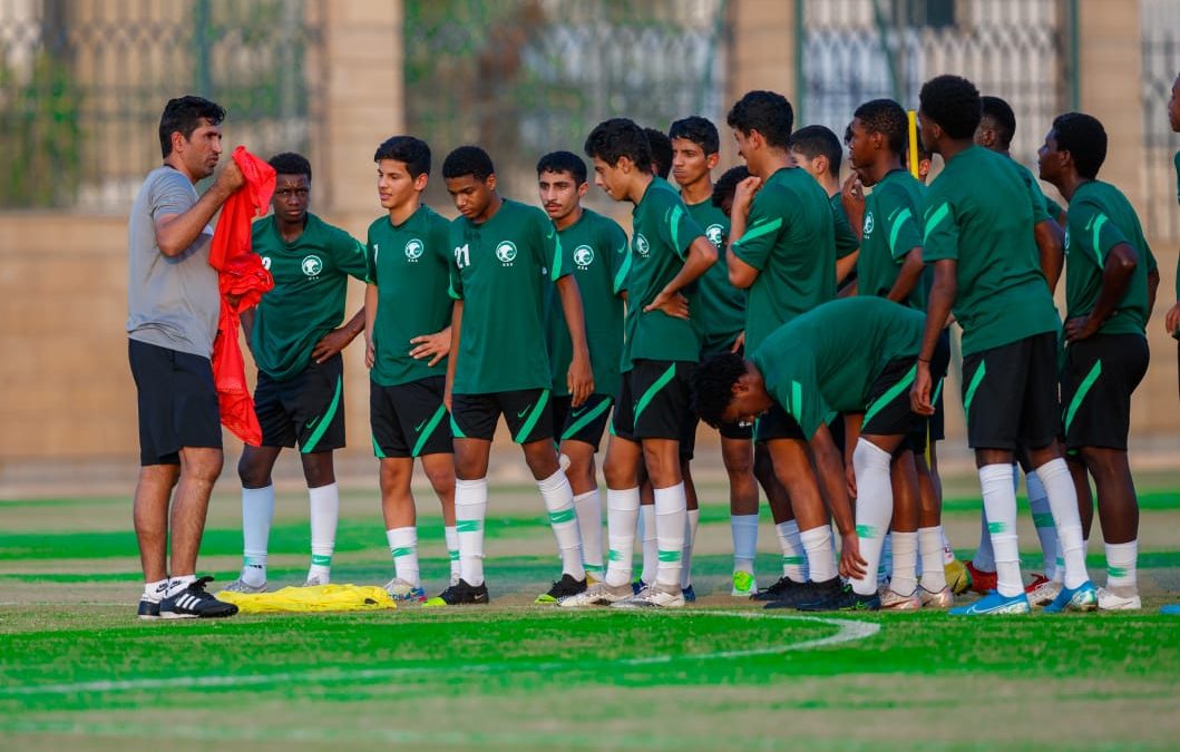 الحربي يرفع إعداد أخضر الناشئين في معسكر الرياض