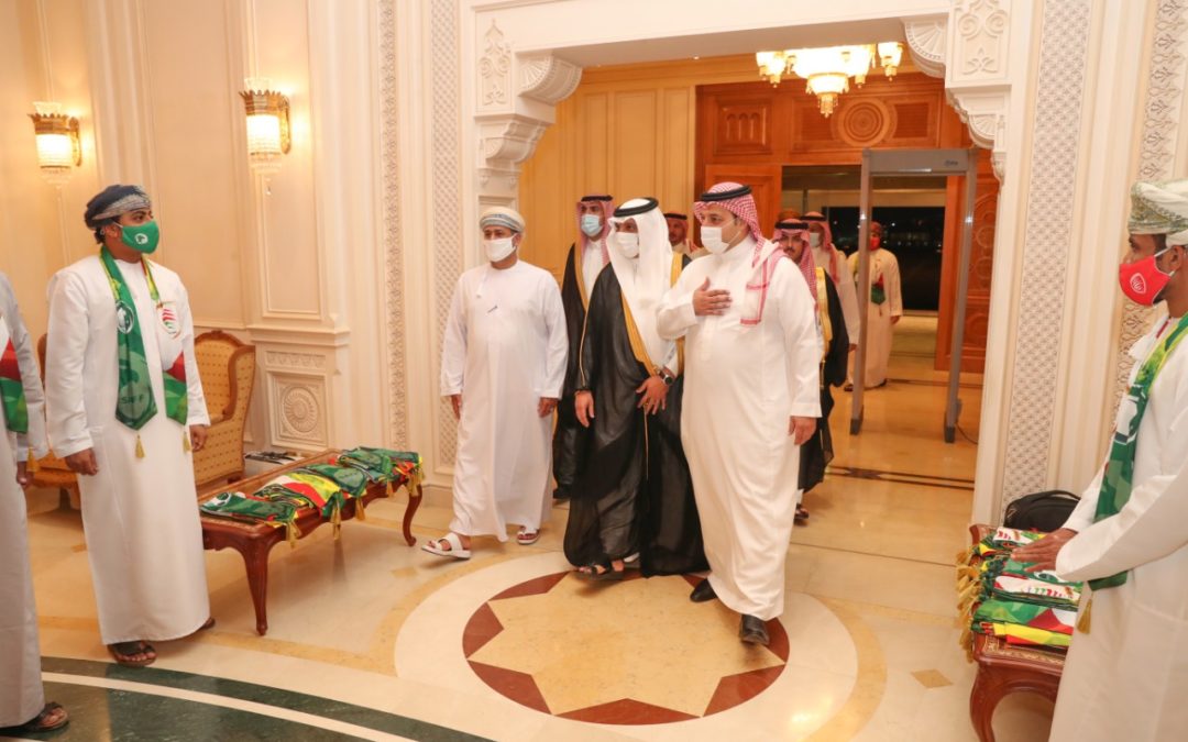 بعثة الأخضر تصل إلى مسقط استعداداً للقاء عمان ضمن تصفيات كأس العالم