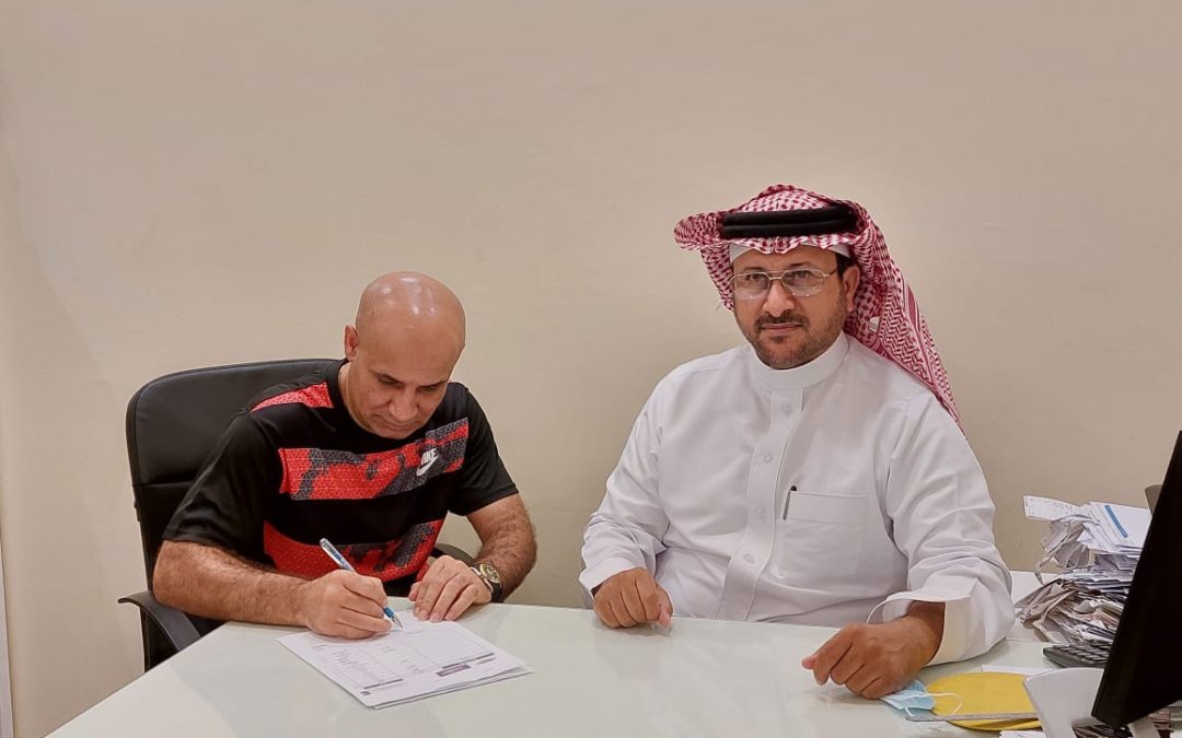 دعما وتطويرا للمهارات الفنية للصم المدرب الوطني عباس السادة مدربا لفريق قدم صم الشرقية