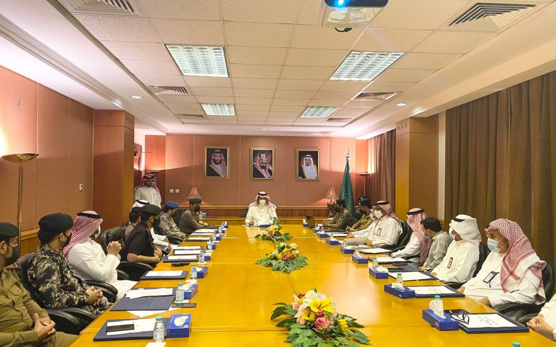 محافظ القطيف المكلف يترأس اجتماع لجنة الدفاع المدني الفرعية