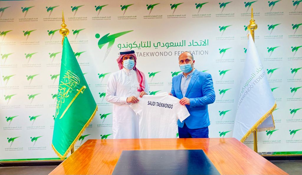مدرب عالمي يقود منتخب التايكوندو ..والرئيس يلبي دعوة السفير الكوري