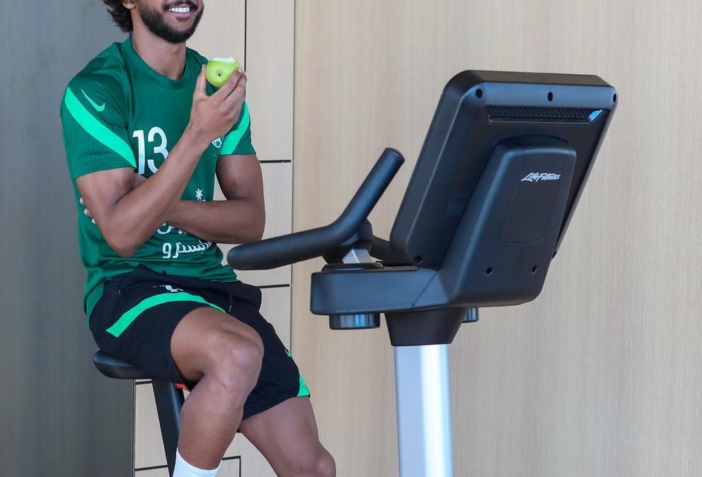 الأخضر يستأنف برنامجه الإعدادي بحصة بحصة استشفائية في مقر المعسكر