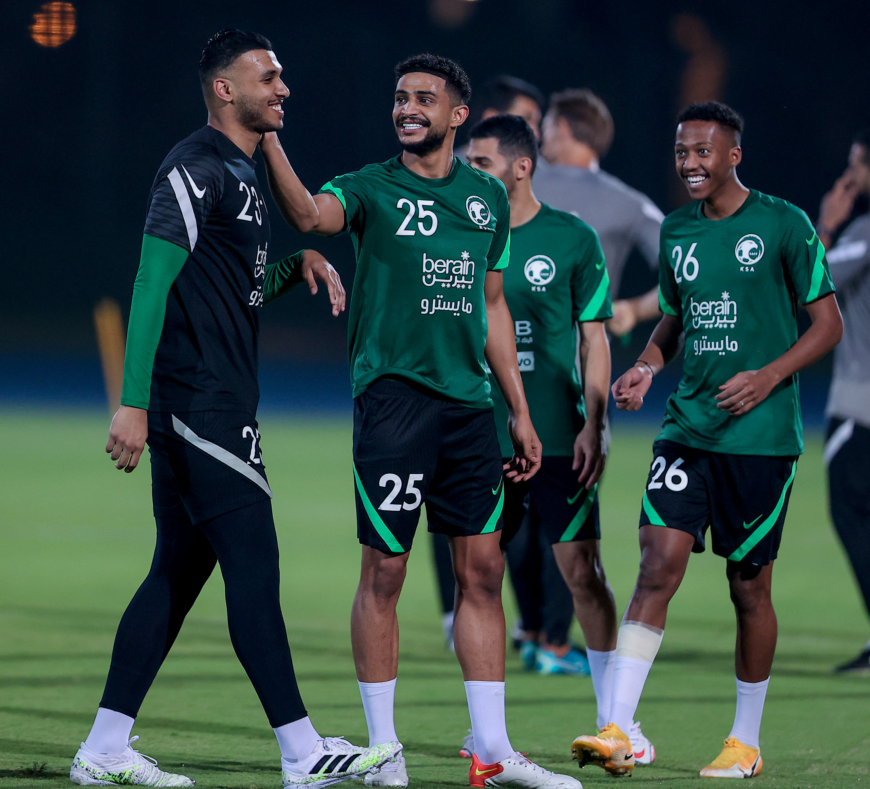 الأخضر يرفع استعداده لمواجهة الصين