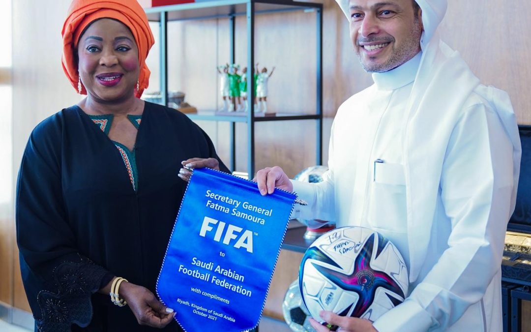 الثبيتي يستقبل الأمين العام للفيفا السيدة فاطمة سامورا