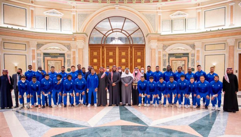 ولي العهد يستقبل وزير الرياضة والمسحل وفريق ” الهلال