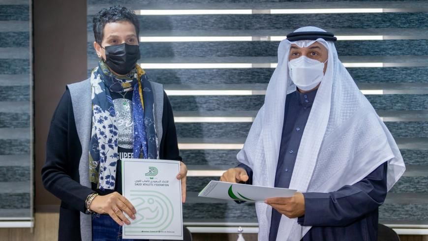 اللجنة الاولمبية السعودية توقع عقدًا مع السورية غادة شعاع