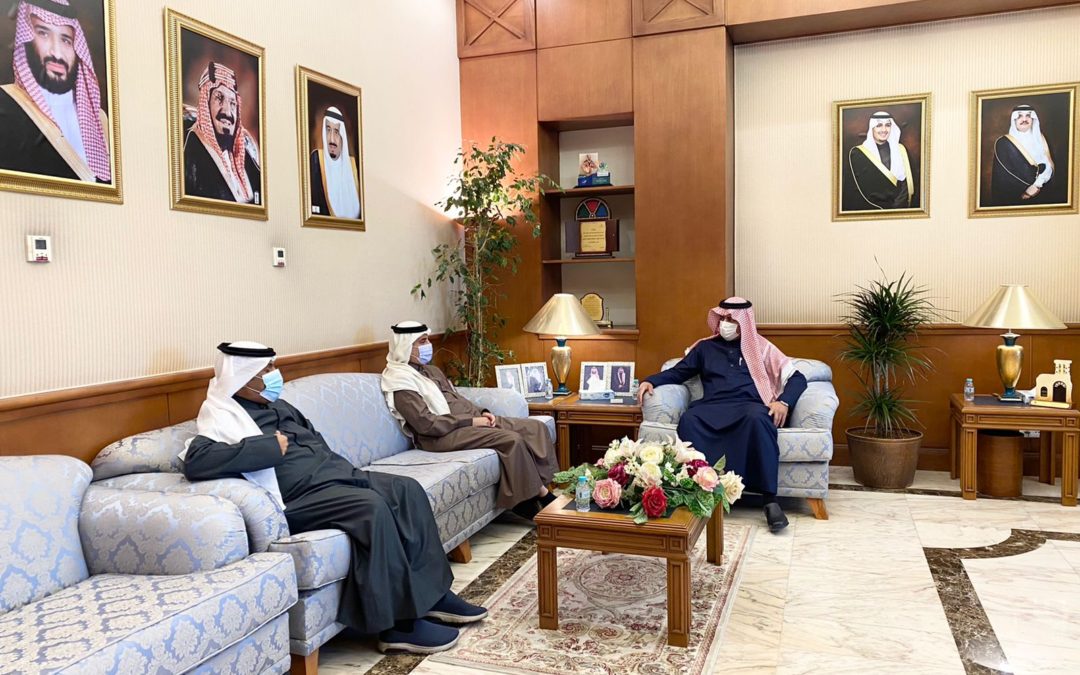 محافظ القطيف يُهنئ علي الزاهر بمناسبة تكليفه مدير لبريد المحافظة