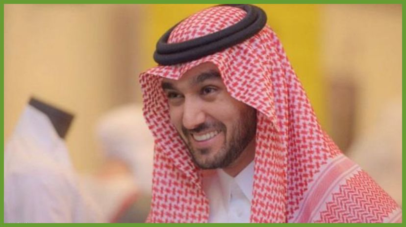 وزير الرياضة : يكشف سبب المشاركة بالصف الثاني في كأس العرب ويعلق على صورته المتداولة مع والده