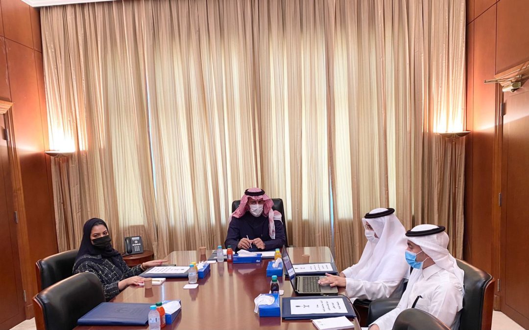 محافظ القطيف يلتقي مدير مركز الحوار الوطني