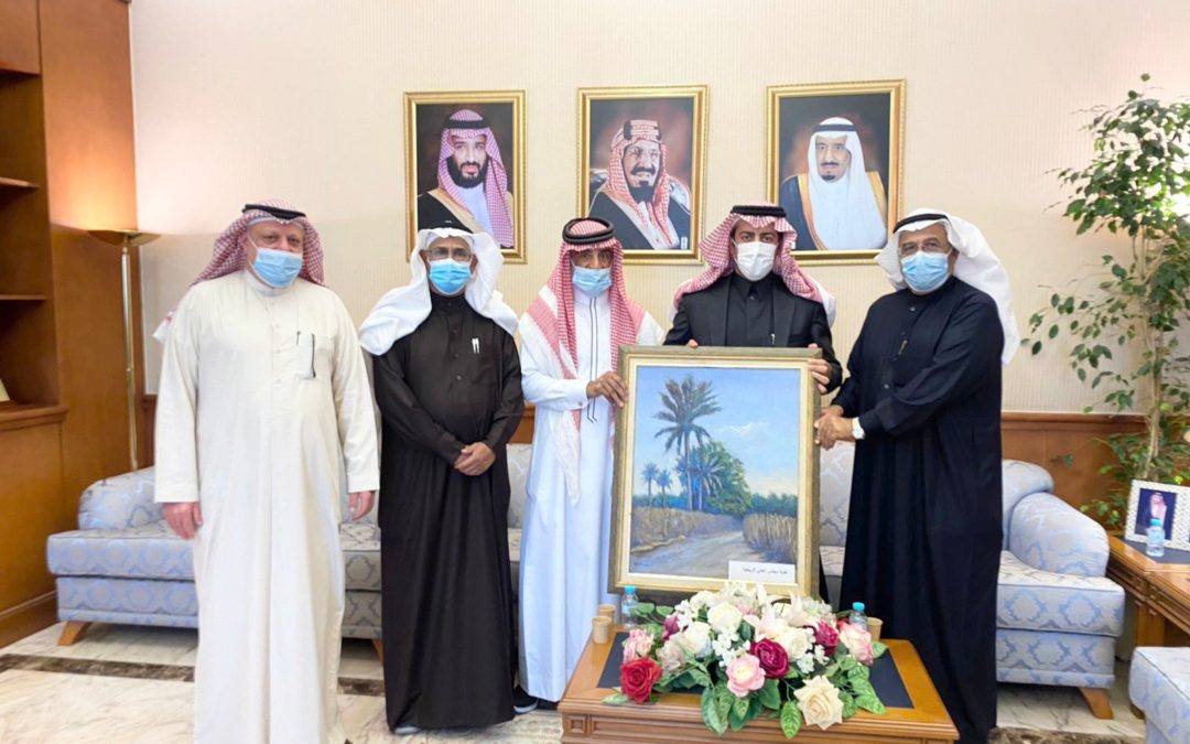 محافظ القطيف يلتقي فريق مبادرة الربيعية خضراء