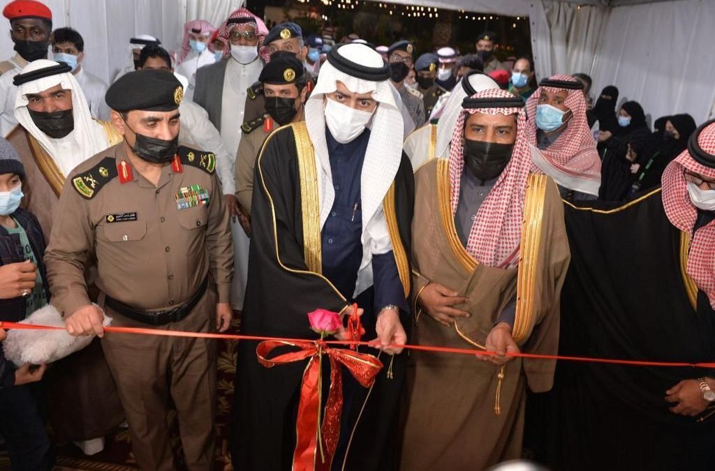 محافظ القطيف يدشن مهرجان الخضار والترقيات بالقطيف