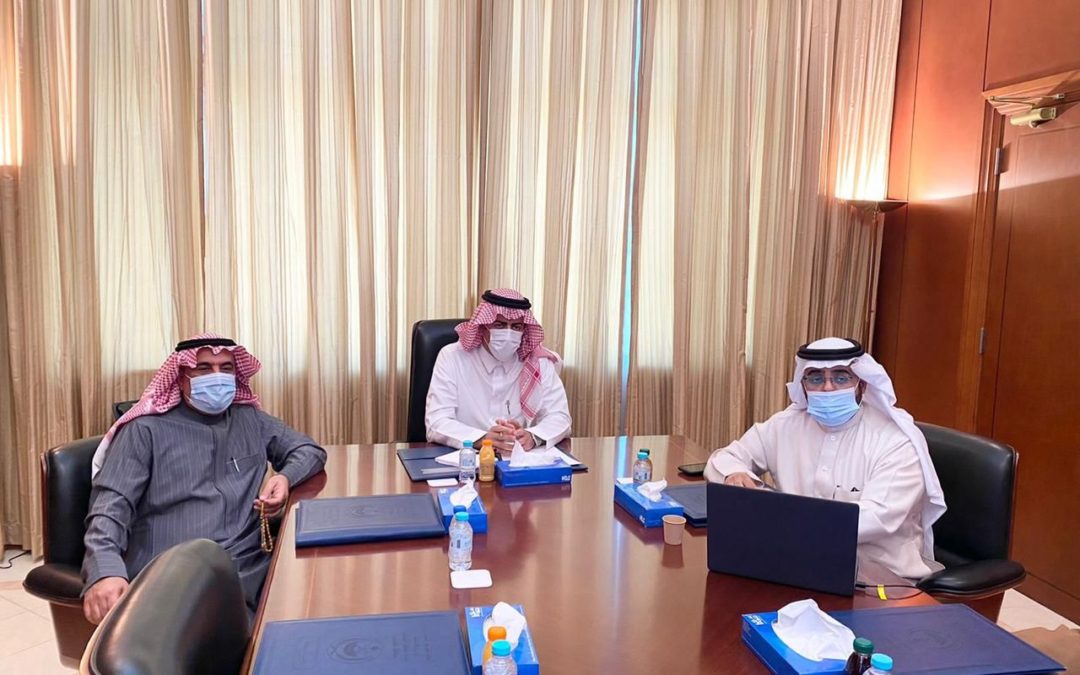 محافظ القطيف يلتقي رئيس النادي الادبي بالشرقية