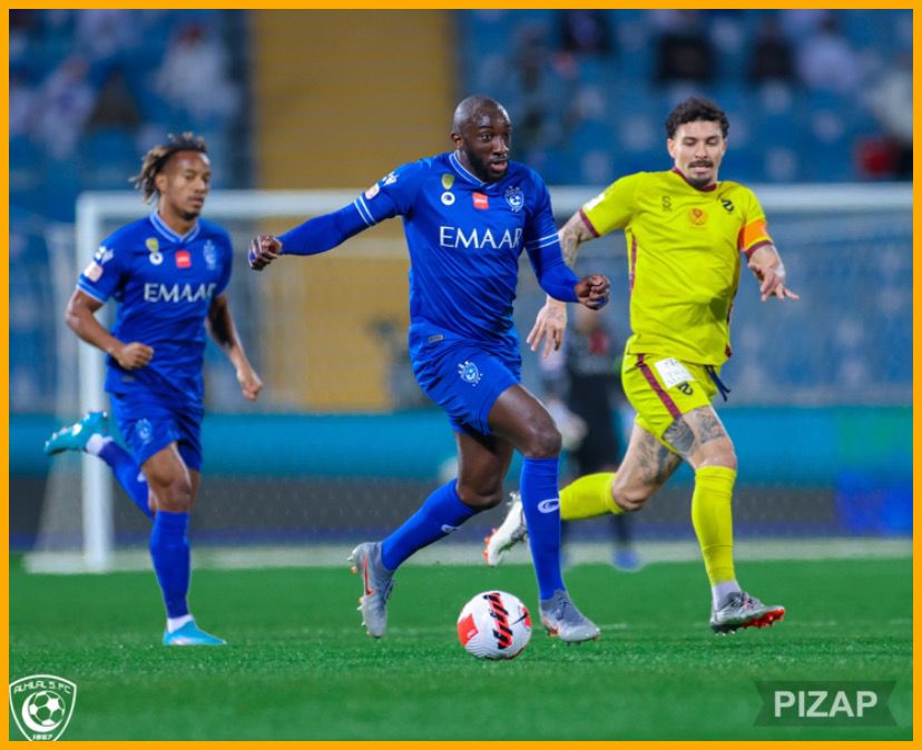 الهلال يفوز على الحزم بثنائية