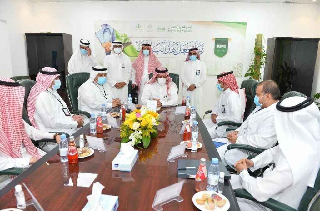 محافظ القطيف يزور شبكة القطيف الصحية.. ويقف على أحدث الخدمات بالمحافظة ويطمئن على صحة المرضى