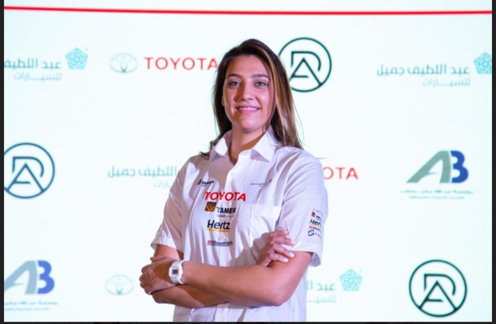 البطلة العالمية دانية عقيل تتصدر المشاركات في رالي جميل