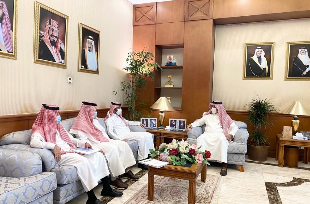 محافظ القطيف يلتقي مدير عام شؤون الإسكان بالمنطقة الشرقية