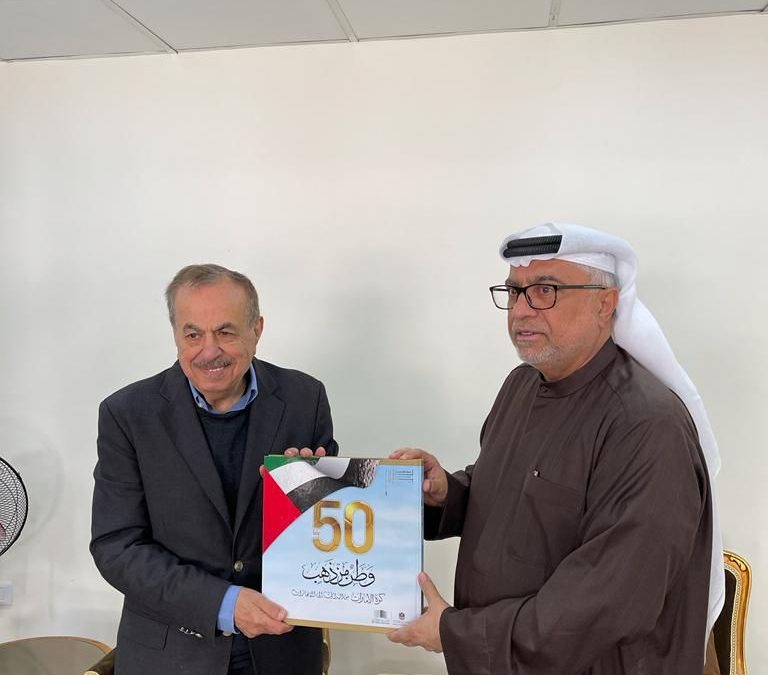 رئيس الاتحاد العربي للصحافة الرياضية يتسلم كتاب “وطن من ذهب” ويؤكد على أهمية التوثيق الرياضي