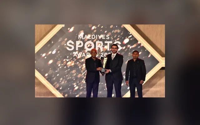 رئيس جمهورية المالديف يمنح وزير الرياضة ” جائزة الرياضة الوطنية “