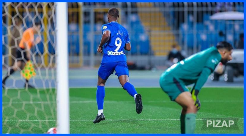 الهلال يفوز على الأهلي برباعية ويطارد الاتحاد على الصدارة