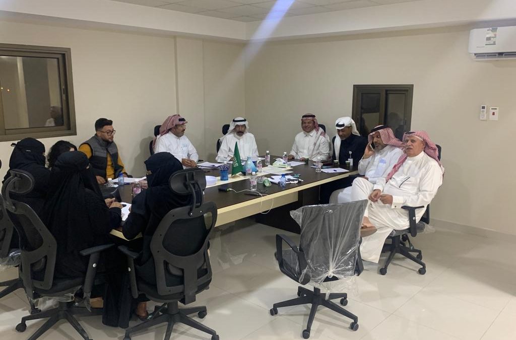 رئيس وأعضاء جمعية اللاعبين القدامى بالشرقية يستعرضون الترتيبات والتجهيزات للاحتفال وتكريم عدد من القادة والرياضيين بالاحساء