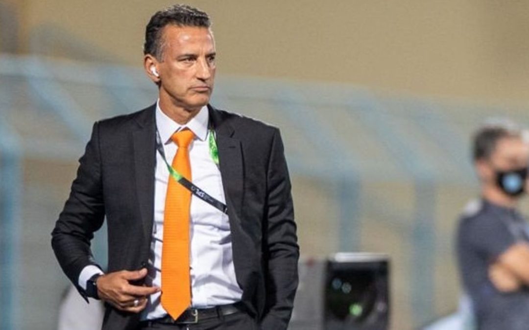 الشباب ينهي عقد المدرب البرازيلي شاموسكا