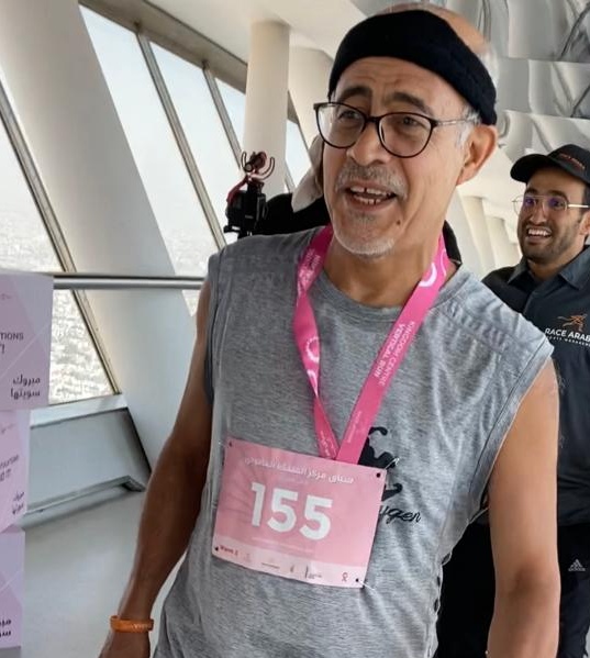 العداء السادة يبوح بأسراره..نعم في 20 دقيقة صعدت قمة برج المملكة بالرياض بـ الطابق 99