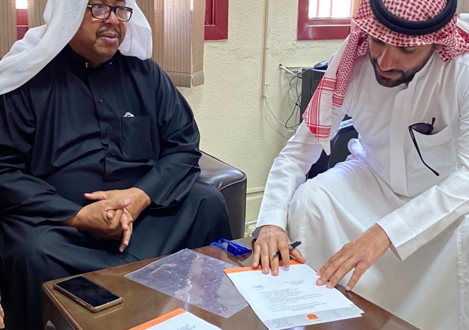 توقيع اتفاقية وشراكة مجتمعية بين نادي الثقبة ومدرسة القادسية المتوسطة