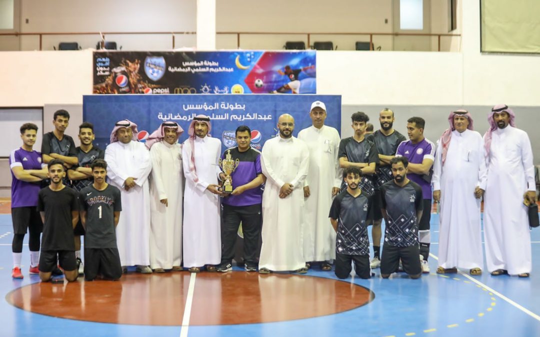 الأميرخالد بن فهد بن ناصر يقوم بزيارة نادي النهضة ويكرم بطل الصالات والفريق المثالي