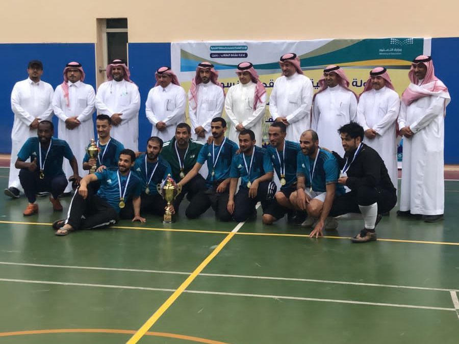 “الدكتور عبدالرحمن الزهراني” يتوج مكتب تعليم شرق الدمام بكأس بطولة تعليم الشرقية