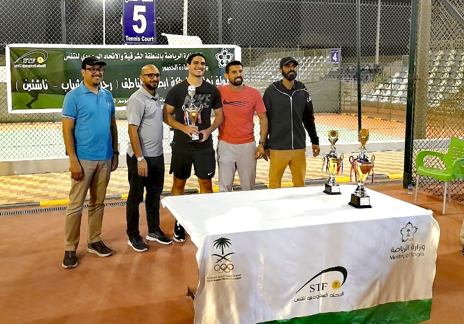 لاعبي فريق الثقبة يتألقون في ختام بطولة المملكة للتنس الارضي