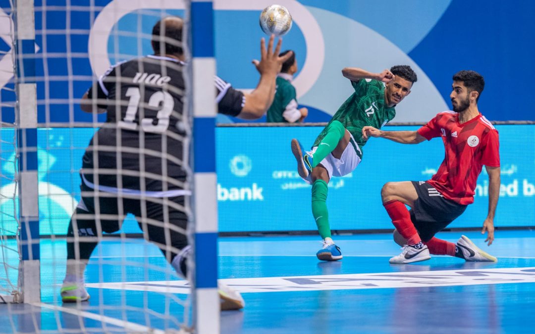 القدم تخسر من الامارات..والطائرة تواجه قطر و العيسى يختتم سباحة دورة الألعاب الخليجية بالبرونز