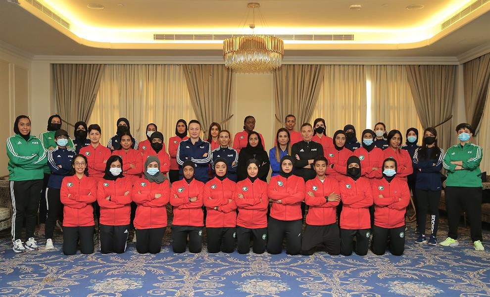 لجنة الحكام تختتم أعمال دورة تحكيم ” فيفا ” للحكمات