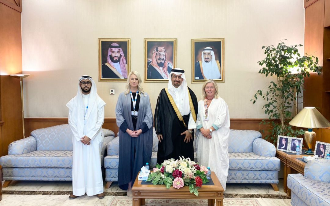 محافظ القطيف يطّلع على عرض لأعمال وبرامج الكلية التقنية العالمية للبنات بالمحافظة