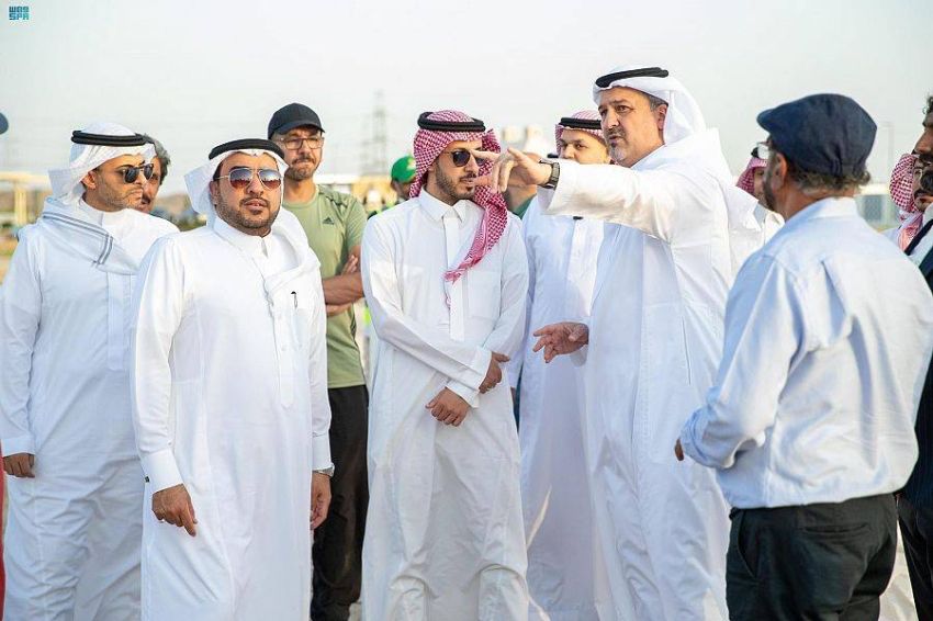 رئيس هيئة الفروسية يطلع على تجهيزات سباقات موسم الطائف 2022