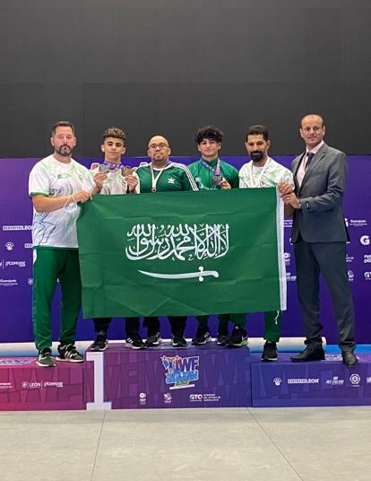 الصقر السعودي محمد المرزوق يخطف فضية رفع الاثقال والاصابة تحرمه ميداليتان اخريان في بطولة العالم بالمكسيك