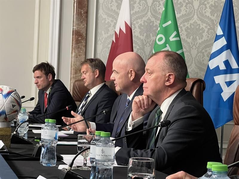 تثبيت التبديلات الخمسة في كرة القدم ” بشكل نهائي “