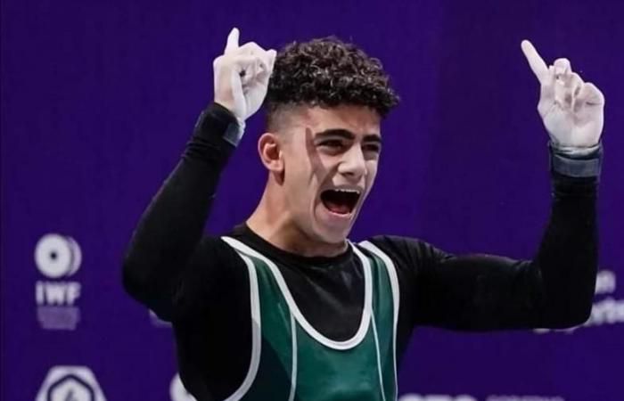 وزير الرياضة يهنئ الرباع السعودي علي خليتيت لتحقيقه ذهبية ” الخطف ” في بطولة العالم لرفع الأثقال