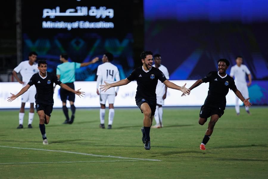 ثانوية الرازي يُتوج ببطولة المملكة لنخبة دوري المدارس 2022