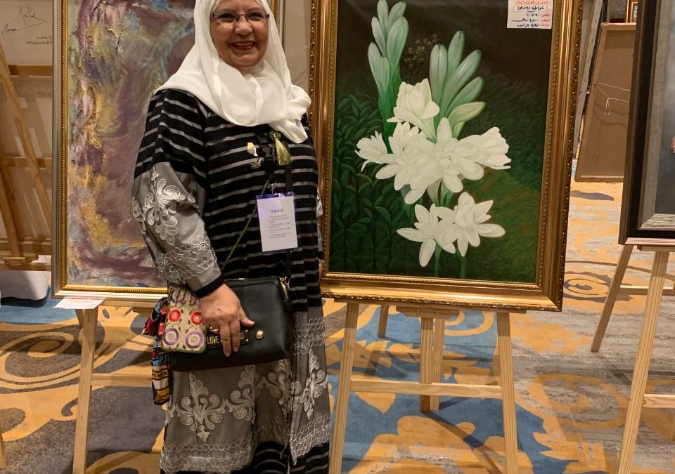 عواطف زمزمي : فنانة تشكيلية تعمل بصمت من أجل الفن تحلم بمركز متكامل لمساعدة ذوي الاحتياجات الخاصة