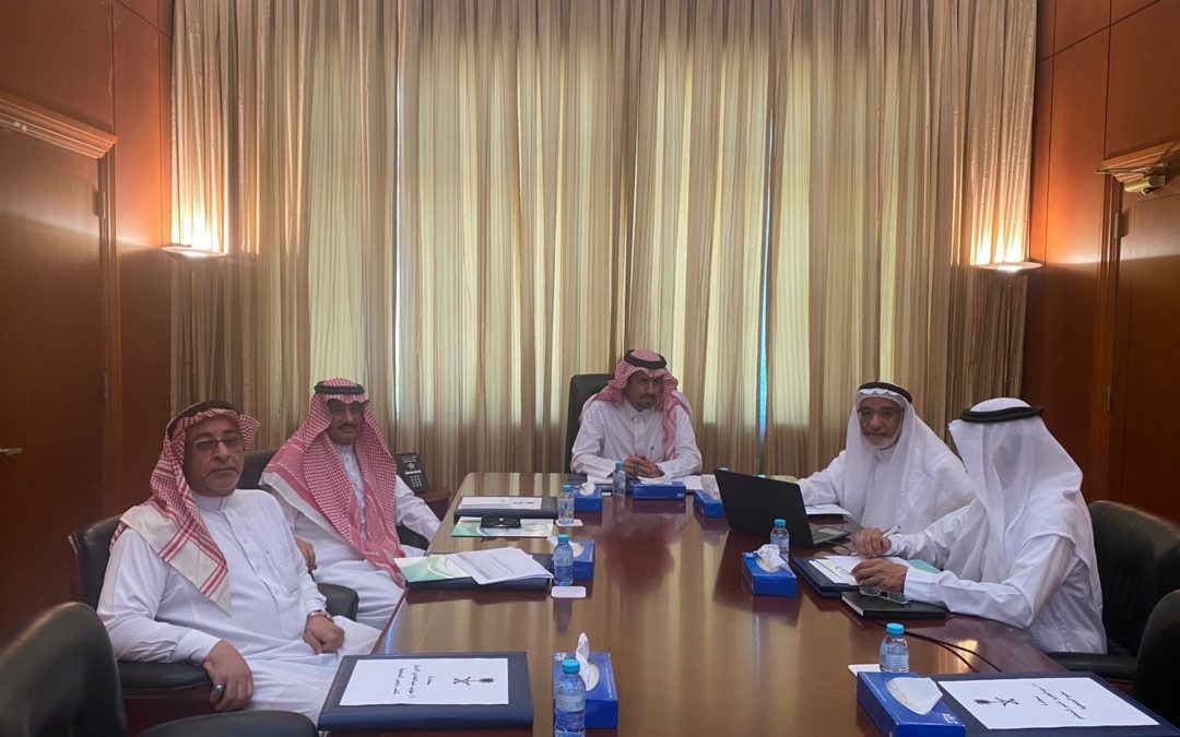 محافظ القطيف يطّلع على أنشطة وبرامج جمعية مضر الخيرية.. ويشيد بأداء لجنة التعافي