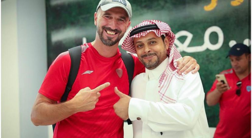 ” أبها ” يودّع جهازه الفني بعد نهاية عقودهم