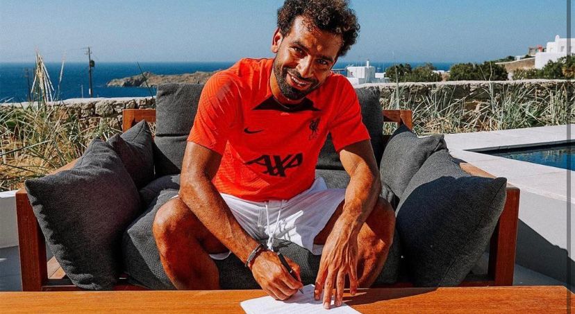 ليفربول يُعلن تمديد تعاقده مع محمد صلاح